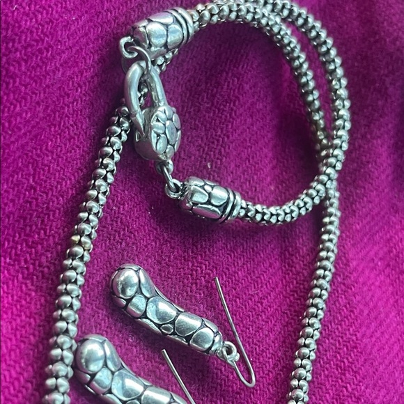 Sold- Vintage Elegant Silvertone Jewelry Set for Women - Picture 7 of 7